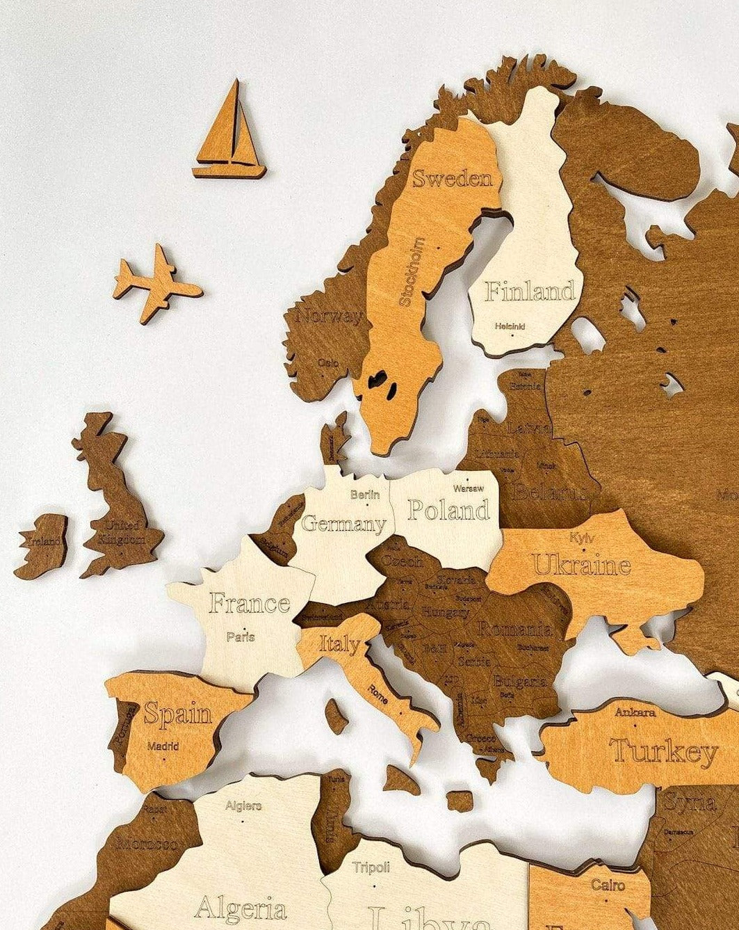3D WOODEN WALL MAP IN BROWN COLORS - WoodLeo
