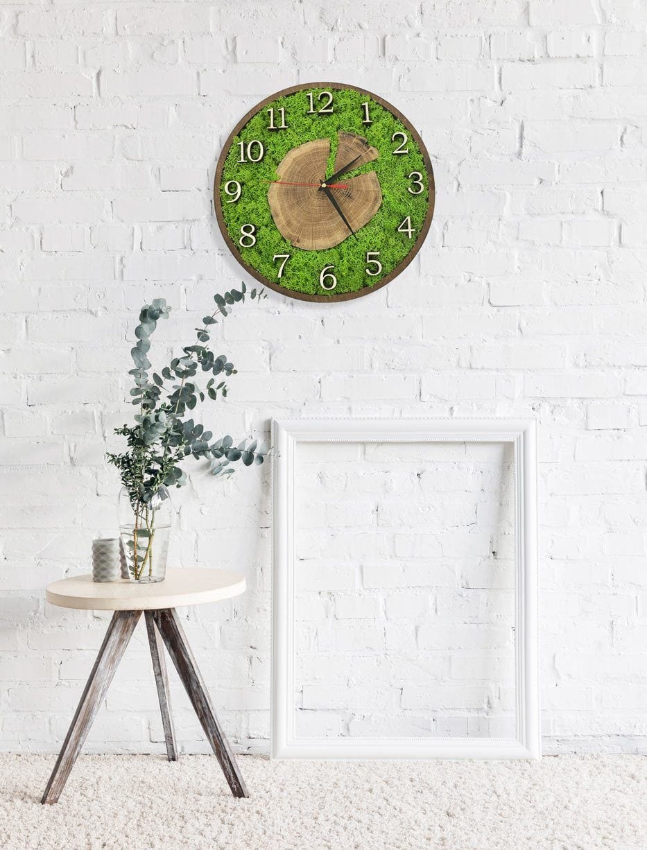 Wooden Clock with Norway Green Moss - WoodLeo